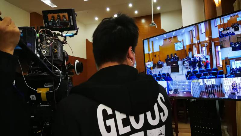AI生成VS人工创意——芦淞区广告片拍摄公司的技术浪漫主义实践